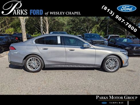 Used 2025 BMW 530i xDrive w/ Premium Package image 4