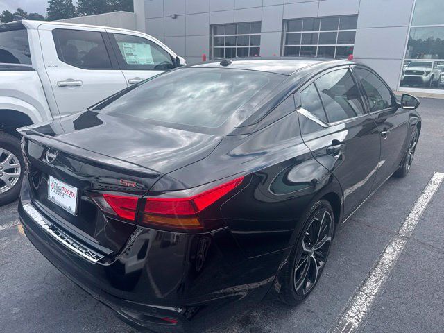 Used 2023 Nissan Altima 2.5 SR w/ SR Premium Package FWD image 3