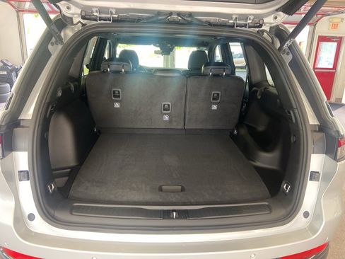 New 2025 Jeep Grand Cherokee 4WD image 14