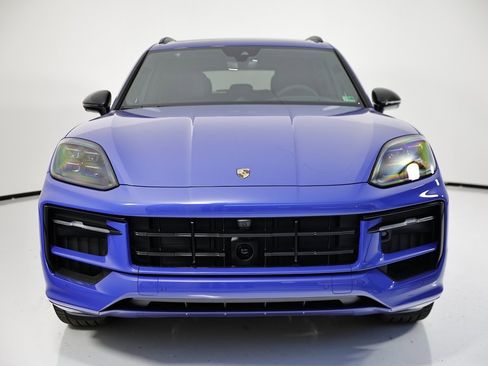 New 2025 Porsche Cayenne GTS image 10
