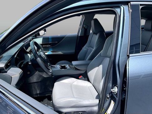 Used 2024 Toyota Venza Limited AWD/4WD image 9