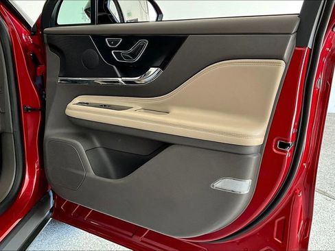 Used 2023 Lincoln Corsair Reserve image 22