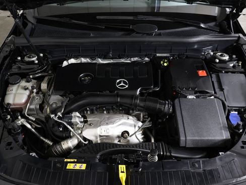 Used 2023 Mercedes-Benz GLB 250 4MATIC image 23