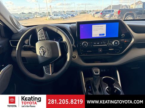 Used 2025 Toyota Highlander Limited image 10