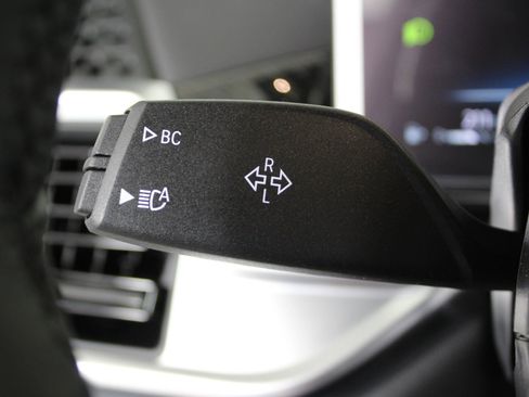 Used 2026 BMW X5 xDrive40i w/ M Sport Package image 30