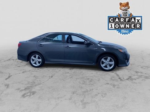Used 2012 Toyota Camry SE w/ Preferred Accessory Pkg FWD image 2
