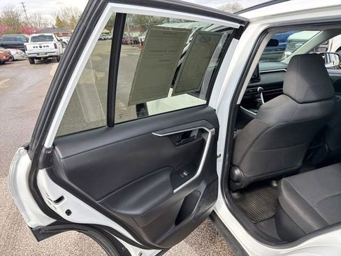 Used 2022 Toyota RAV4 LE AWD/4WD image 24