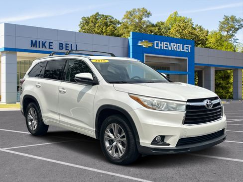 Used 2015 Toyota Highlander XLE FWD image 1