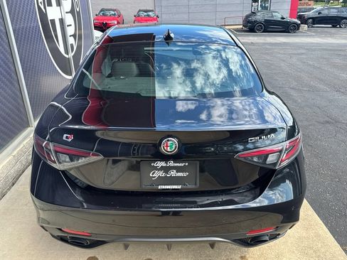 Used 2024 Alfa Romeo Giulia Veloce AWD/4WD image 11