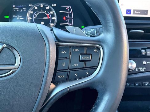 Used 2024 Lexus ES 300h w/ Premium Package image 25