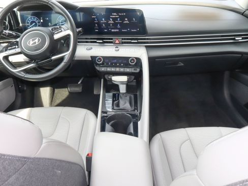 Used 2024 Hyundai Elantra Limited FWD image 10