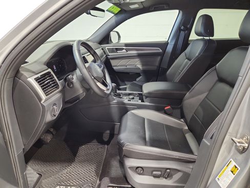 Used 2022 Volkswagen Atlas Cross Sport SE image 4