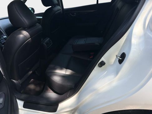 Used 2018 INFINITI Q50 Luxe w/ Cargo Package (L95) RWD image 12