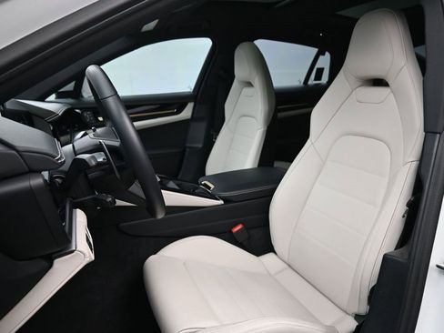 Certified 2025 Porsche Panamera image 5
