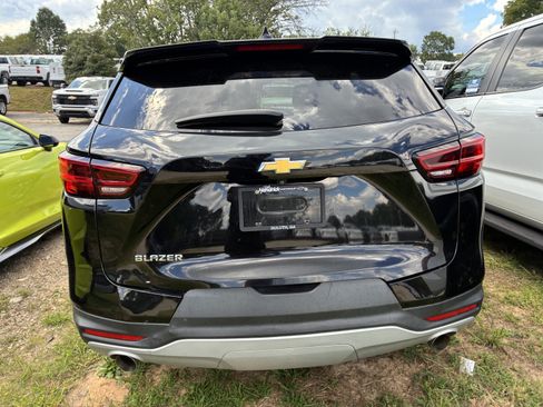 Used 2023 Chevrolet Blazer LT FWD image 7