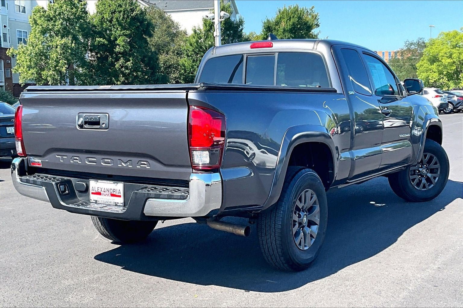 Used 2020 Toyota Tacoma SR5 w/ SR5 Appearance Package (SM) AWD/4WD image 12