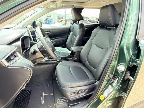 Used 2025 Toyota Corolla Cross XLE w/ Convenience Package FWD image 25