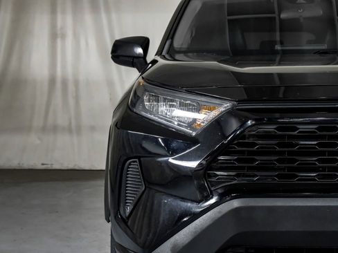 Used 2021 Toyota RAV4 LE FWD image 37