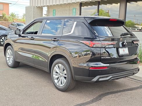 New 2026 Mitsubishi Outlander ES FWD image 5