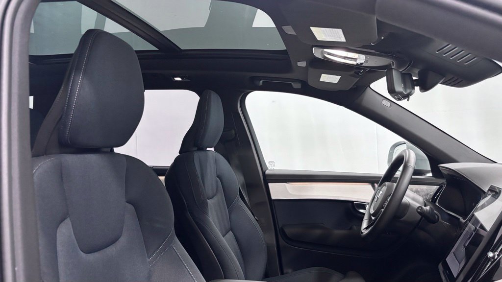 Certified 2025 Volvo XC90 B6 Ultra AWD/4WD image 19