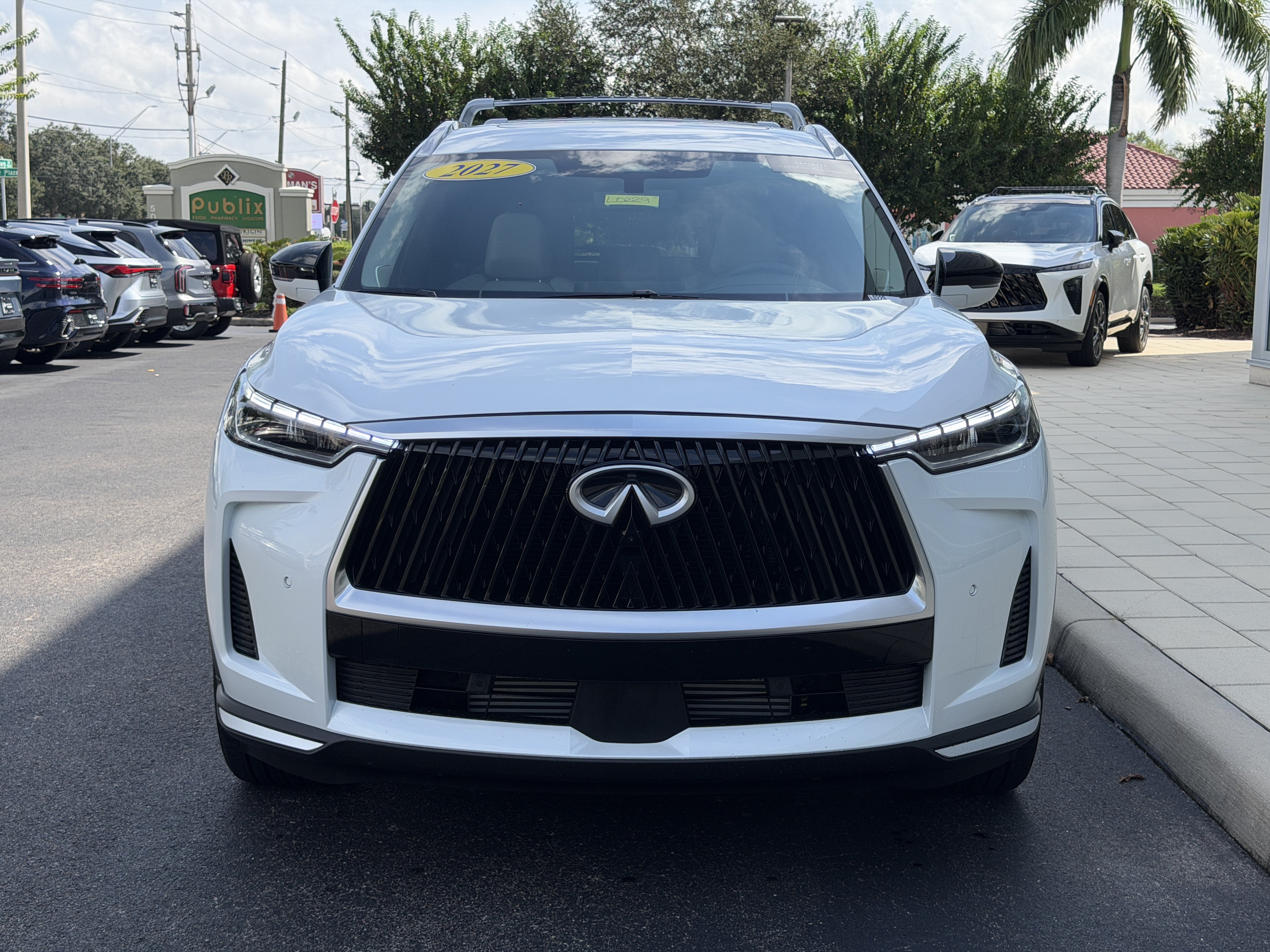 Certified 2027 INFINITI QX60 Luxe w/ Family Package FWD image 2