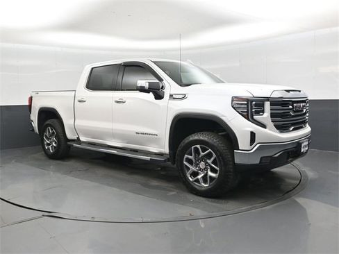 Used 2023 GMC Sierra 1500 SLT image 1