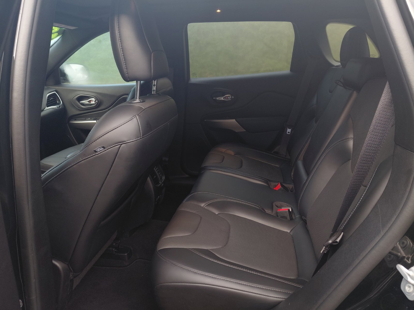 Used 2019 Jeep Cherokee High Altitude AWD/4WD image 17