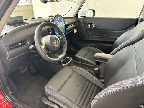 Certified 2025 MINI Cooper 2-Door Hardtop image 10