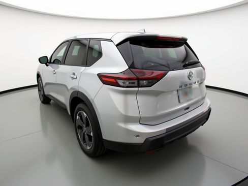 Used 2025 Nissan Rogue SV image 6