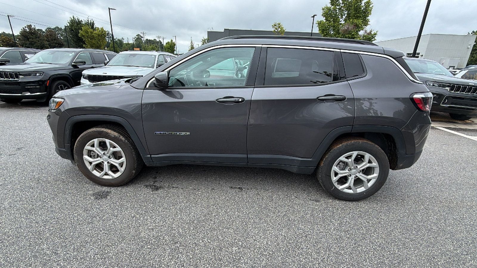 Used 2024 Jeep Compass Latitude AWD/4WD image 10