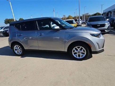 Used 2024 Kia Soul LX w/ LX Technology Package image 9