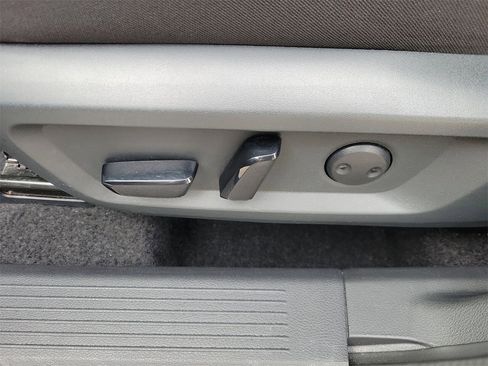 Used 2025 Nissan Rogue SV image 17