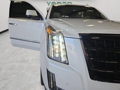 Used 2020 Cadillac Escalade Platinum AWD/4WD image 55