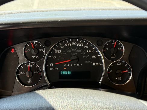 Used 2018 Chevrolet Express 3500 w/ Driver Convenience Package image 10