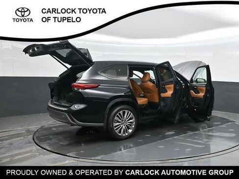 Used 2023 Toyota Highlander Platinum image 52