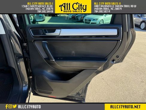 Used 2016 Volkswagen Touareg Sport image 16