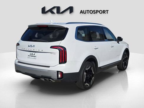Used 2023 Kia Telluride EX w/ EX Captain's Chair Package image 8
