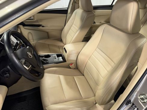 Used 2016 Toyota Camry XLE image 16