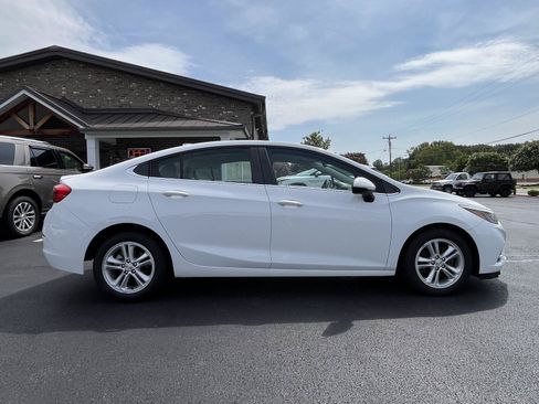 Used 2018 Chevrolet Cruze LT FWD image 22