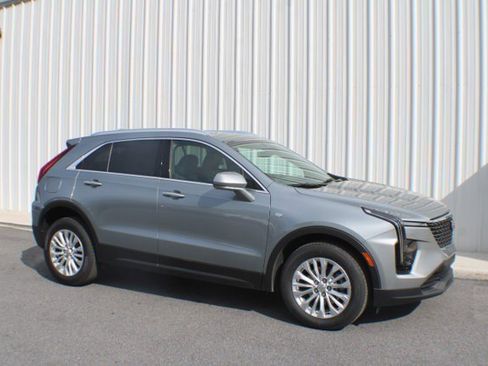 Certified 2024 Cadillac XT4 Luxury w/ Cold Weather Package image 1