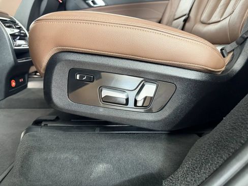 Used 2022 BMW X7 xDrive40i w/ M Sport Package AWD/4WD image 33