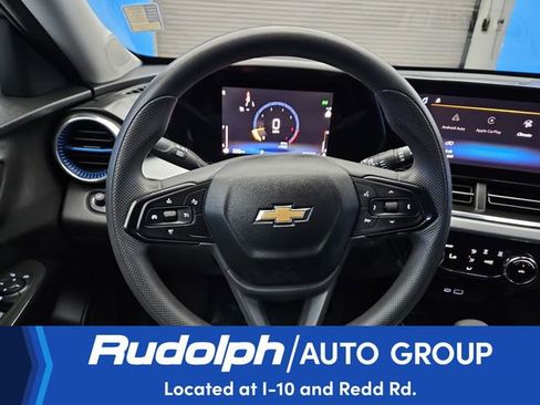 Used 2025 Chevrolet Trax LT FWD image 16
