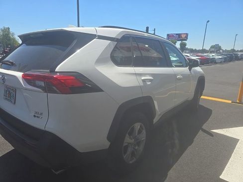 Used 2025 Toyota RAV4 XLE AWD/4WD image 4