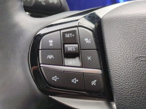 Used 2023 Ford Explorer Platinum w/ Technology Package AWD/4WD image 17