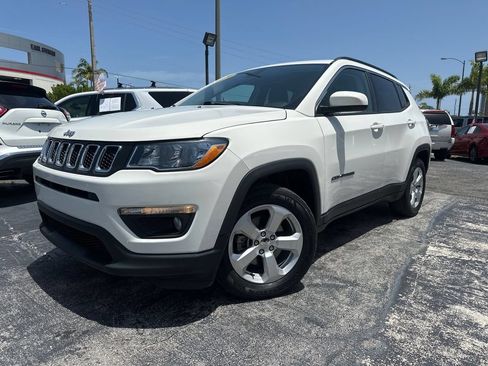Used 2019 Jeep Compass Latitude FWD image 1
