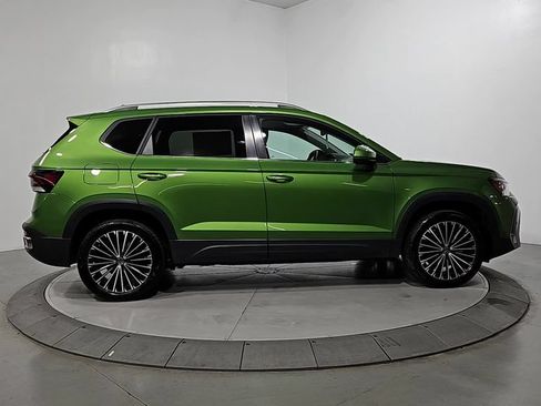 Used 2025 Volkswagen Taos SE FWD image 7