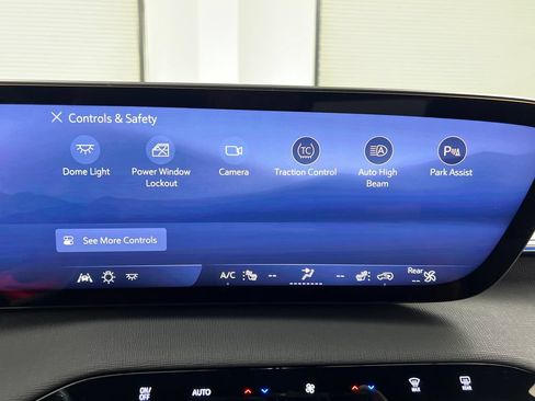 Used 2025 Buick Enclave Preferred AWD/4WD image 68