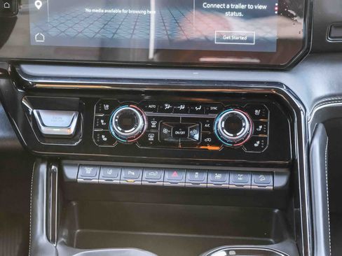 Used 2025 GMC Sierra 2500 AT4X AWD/4WD image 16