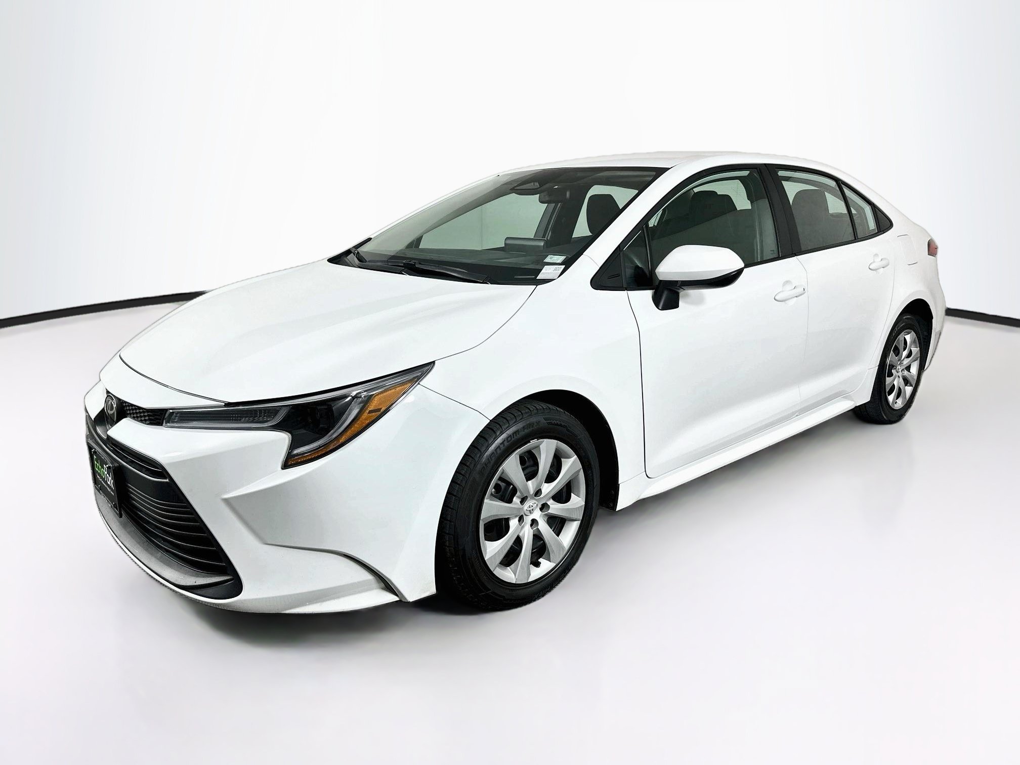 Used 2025 Toyota Corolla LE FWD image 3