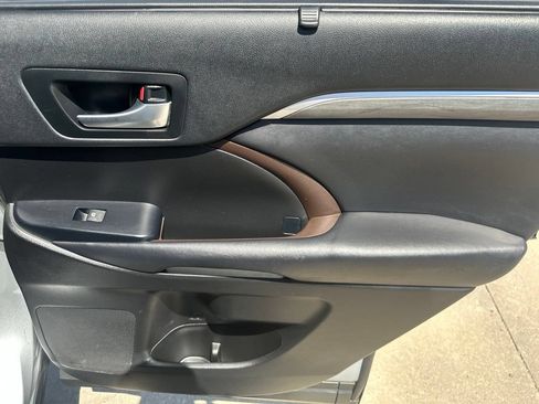 Used 2018 Toyota Highlander Limited AWD/4WD image 31